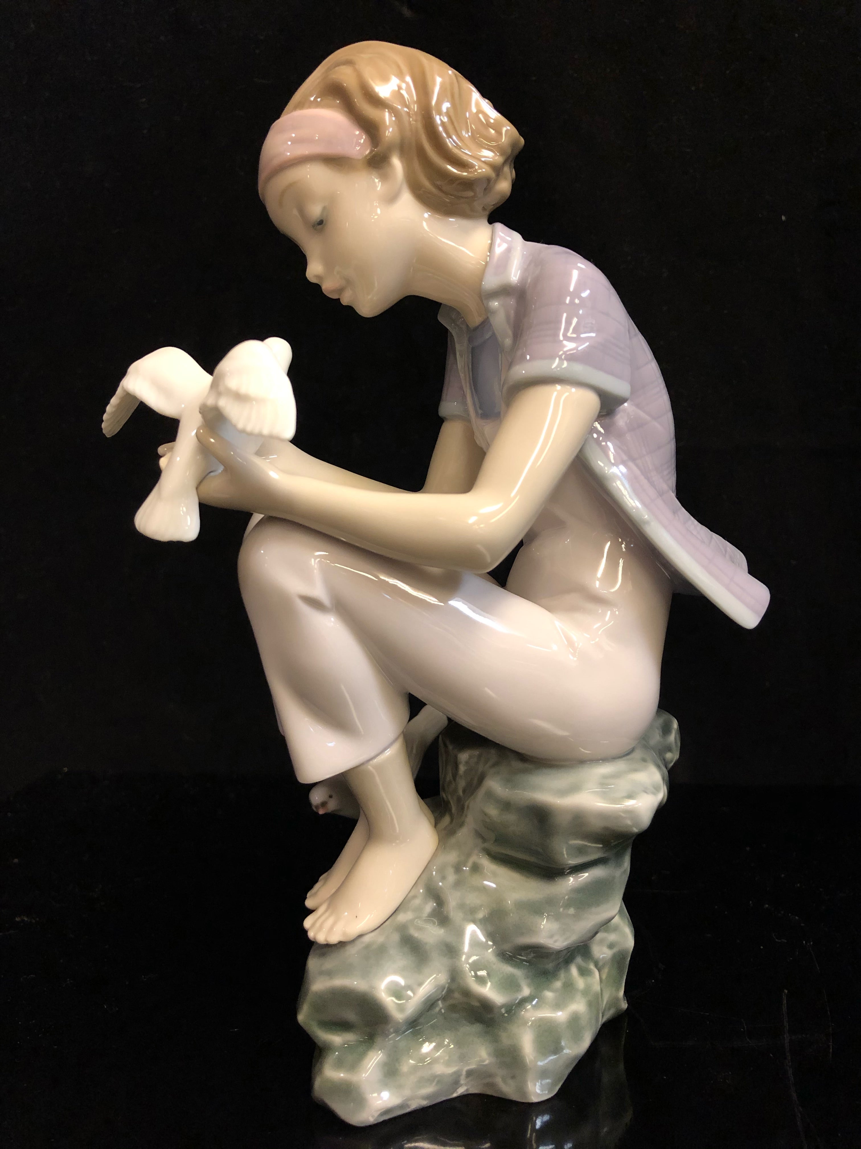 Lladro Playing with Doves – Hannasofblowingrock