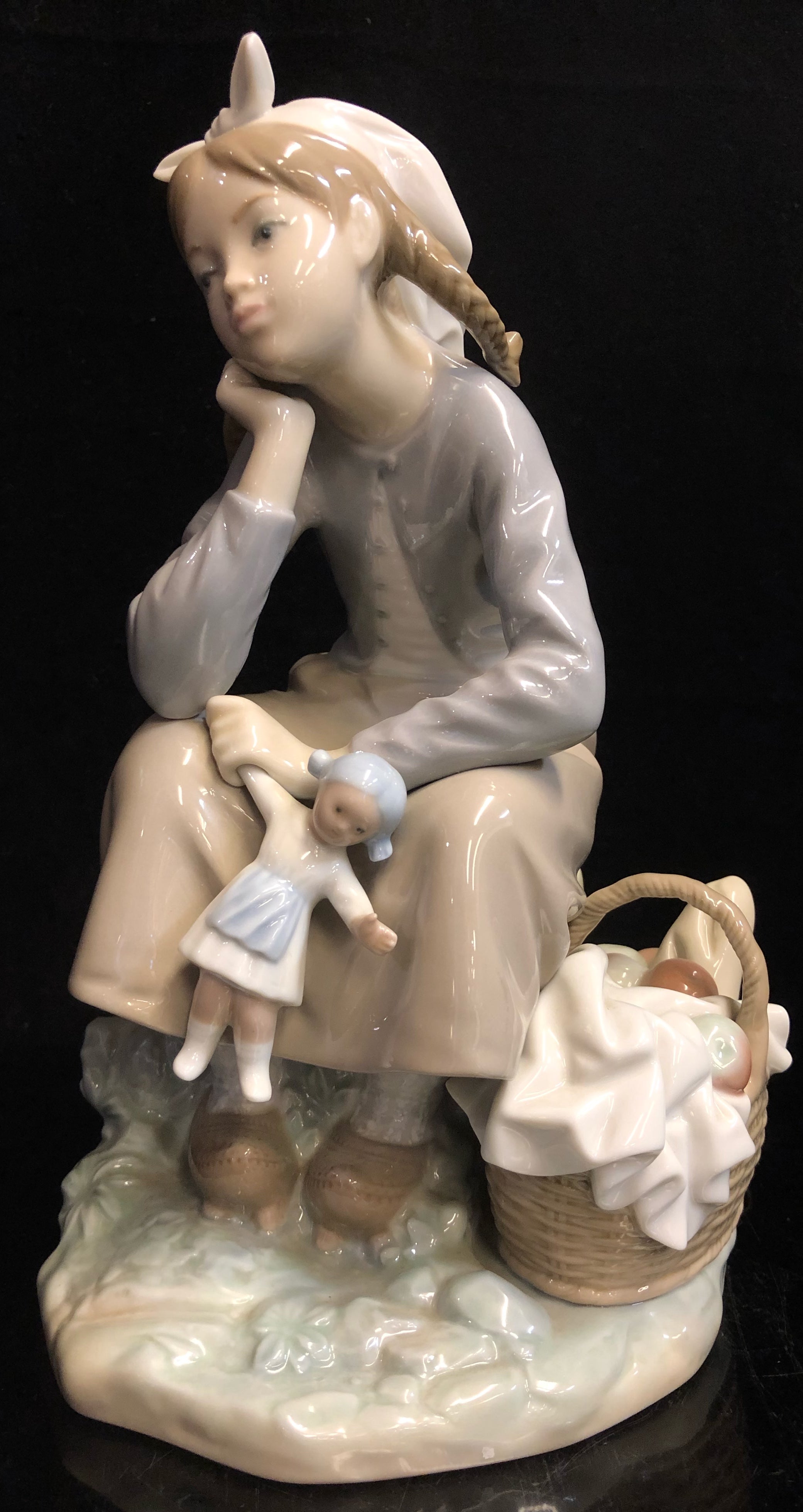 Lladro Girl with Doll – Hannasofblowingrock